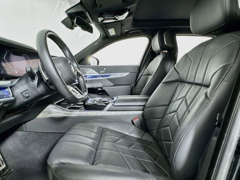 Used 2025 BMW 740i xDrive AWD/4WD image 9