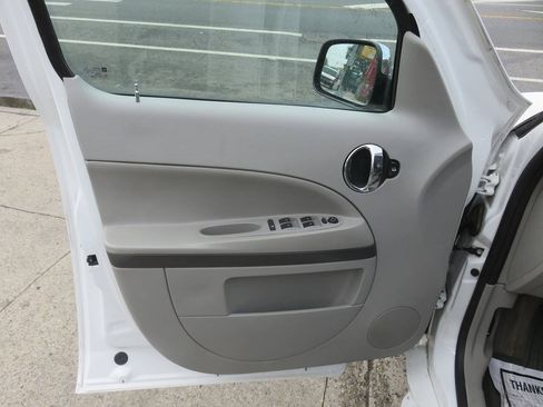 Used 2011 Chevrolet HHR LT FWD image 23