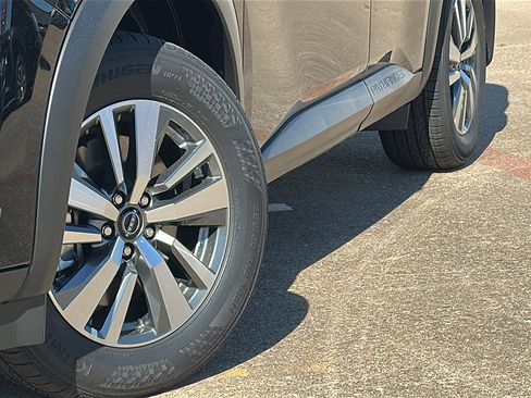 New 2025 Nissan Pathfinder SL image 3