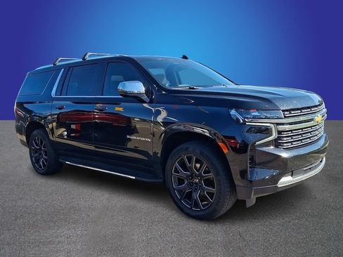 Used 2023 Chevrolet Suburban Premier AWD/4WD image 2