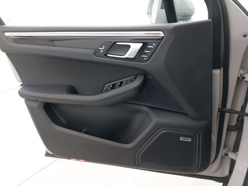 Certified 2024 Porsche Macan S image 29