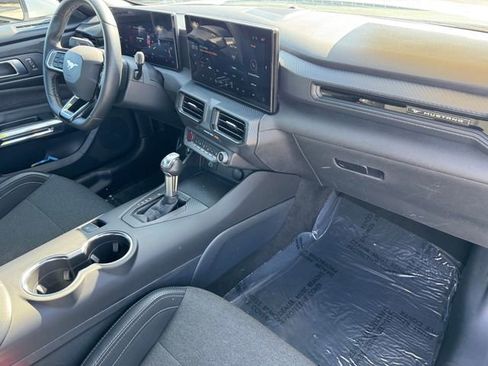 Used 2025 Ford Mustang Convertible RWD image 5