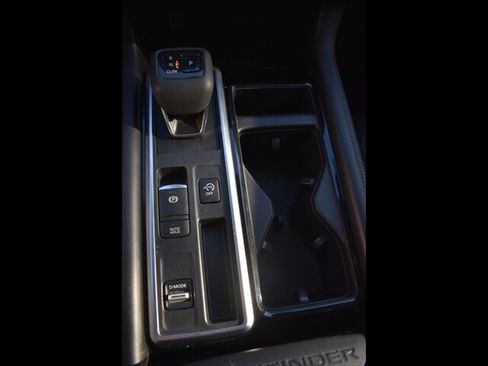 Used 2022 Nissan Pathfinder SV w/ SV Premium Package FWD image 13