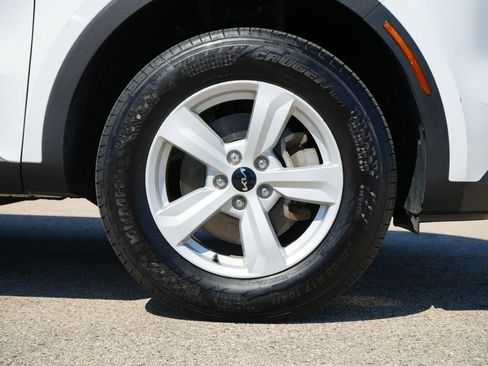 Used 2022 Kia Sorento LX image 10