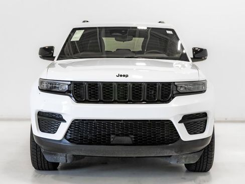 Certified 2024 Jeep Grand Cherokee Altitude AWD/4WD image 5