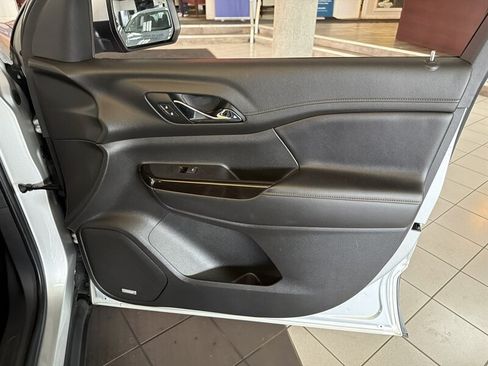 Used 2020 GMC Acadia SLT AWD/4WD image 28