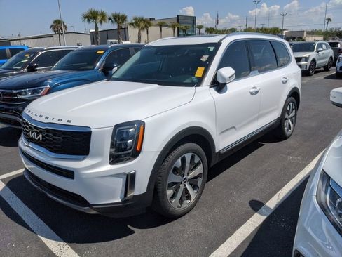 Used 2022 Kia Telluride EX w/ EX Premium Package image 3