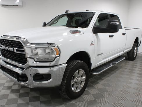 Used 2024 RAM 2500 Big Horn AWD/4WD image 30