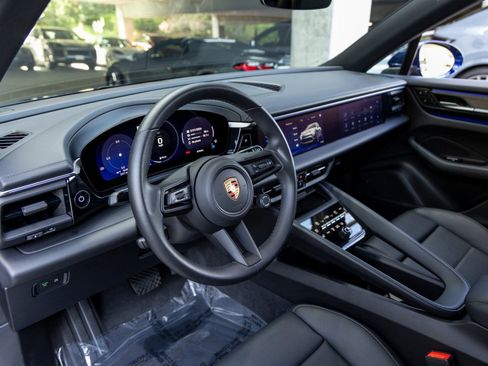 Certified 2025 Porsche Macan 4 Electric AWD/4WD image 4