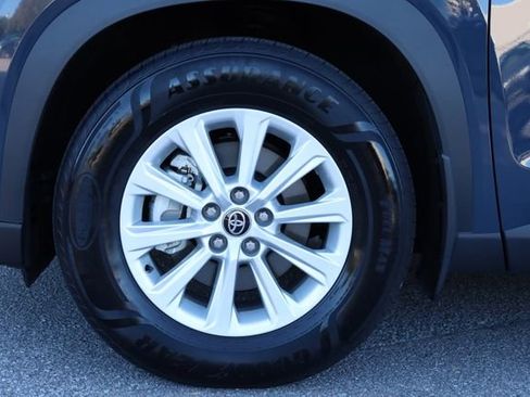 Used 2025 Toyota Grand Highlander XLE image 32