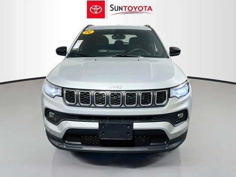 Used 2024 Jeep Compass Latitude AWD/4WD image 10