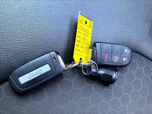 Used 2021 Jeep Compass Latitude AWD/4WD image 15