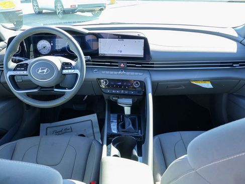 Certified 2025 Hyundai Elantra SEL image 6