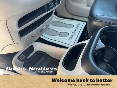 Used 2023 Chrysler Pacifica Touring-L FWD image 22