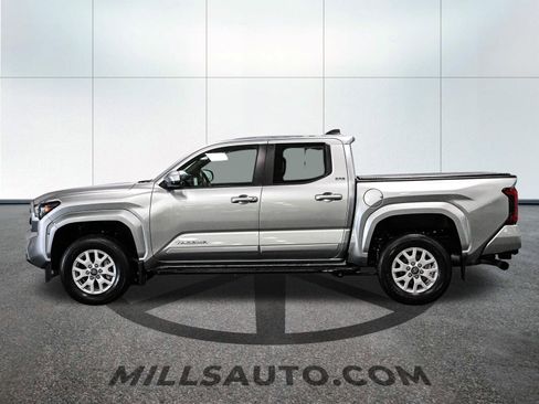 Used 2025 Toyota Tacoma SR5 AWD/4WD image 3