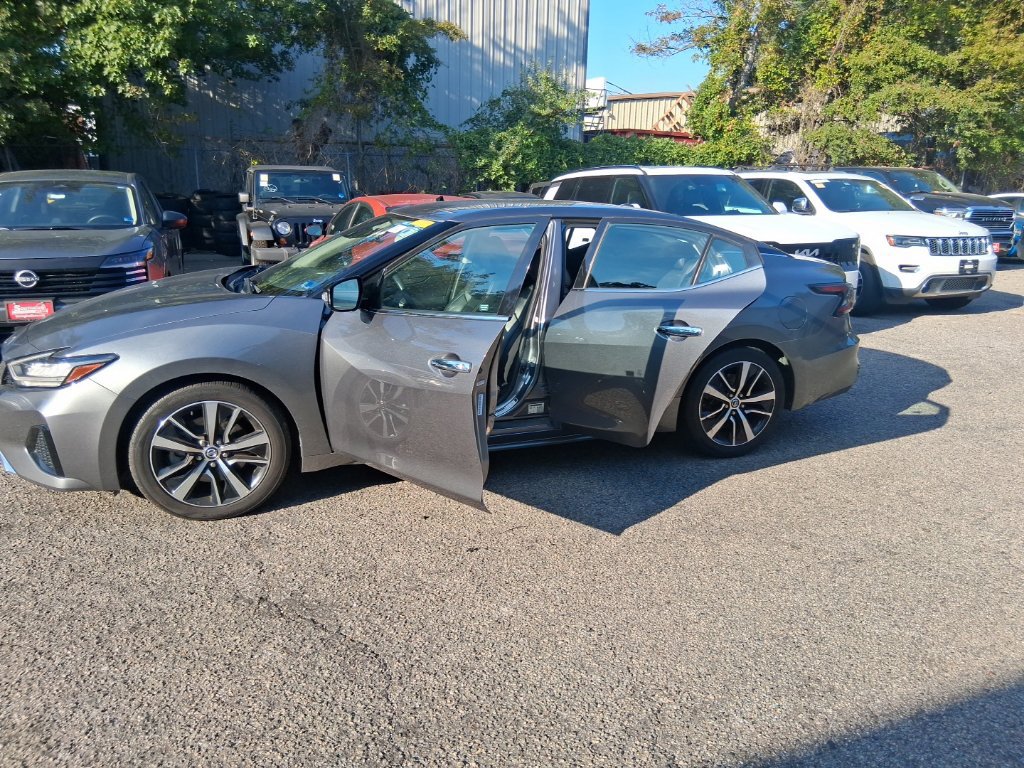 Used 2022 Nissan Maxima SV w/ Floor Mat Group FWD image 19