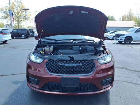 Certified 2022 Chrysler Pacifica Touring-L w/ S Appearance Package AWD/4WD image 25