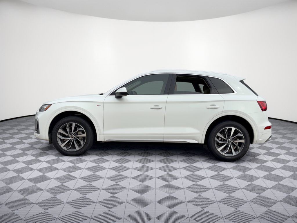 Used 2023 Audi Q5 2.0T Premium w/ Convenience Package AWD/4WD image 2