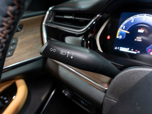 Used 2023 Jeep Grand Cherokee Summit image 33