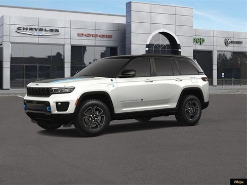 New 2023 Jeep Grand Cherokee Trailhawk w/ Advanced Protech Group II image 2