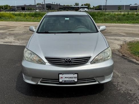 Used 2005 Toyota Camry LE FWD image 30