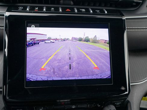 Used 2024 Jeep Grand Cherokee Altitude AWD/4WD image 19
