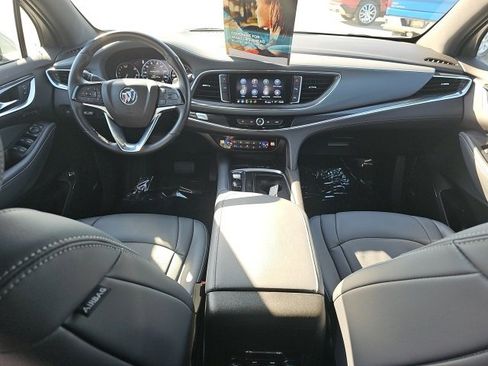 Used 2024 Buick Enclave Premium image 11