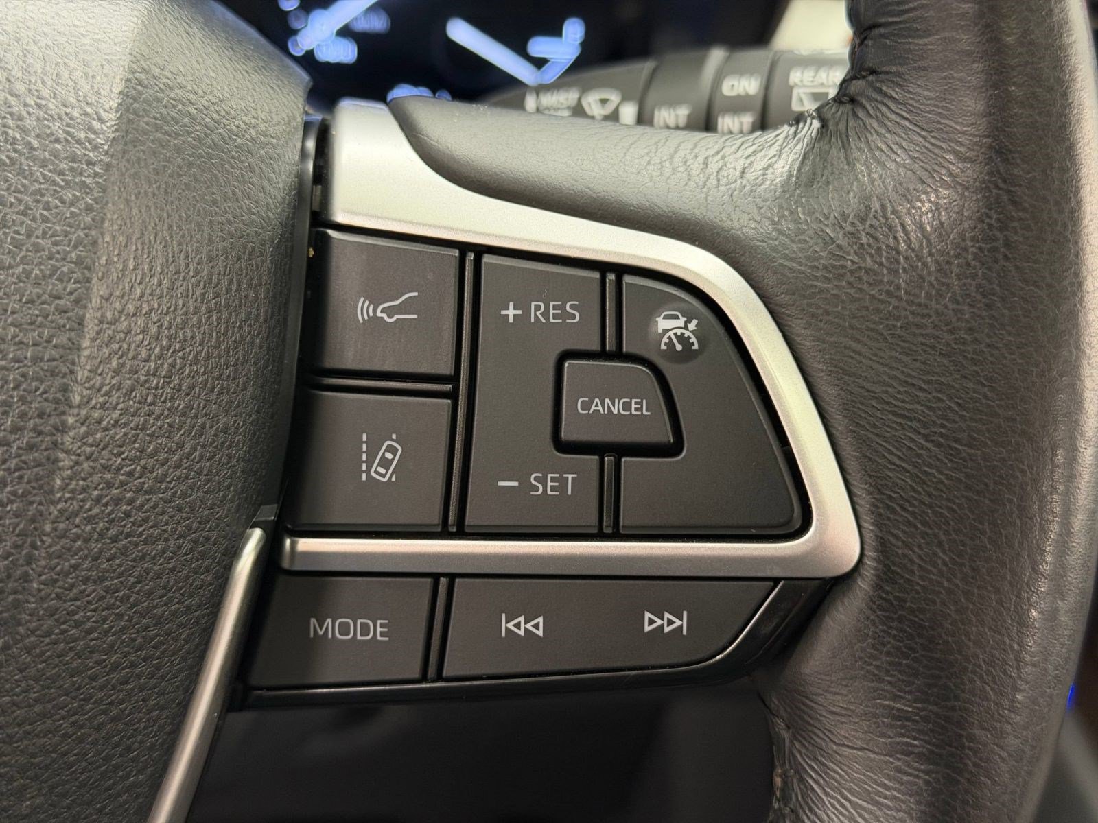 Used 2024 Toyota Sienna XLE FWD image 14