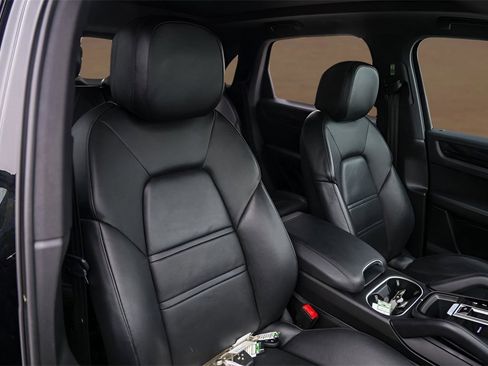 Used 2020 Porsche Cayenne S image 21