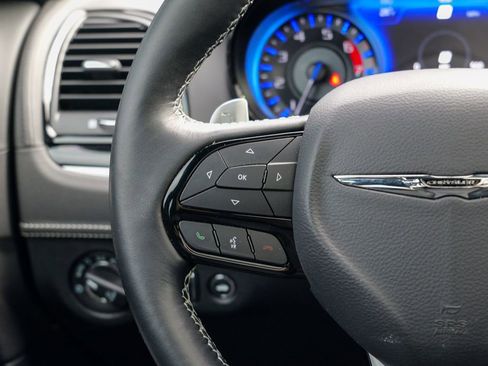 Used 2023 Chrysler 300 C image 40