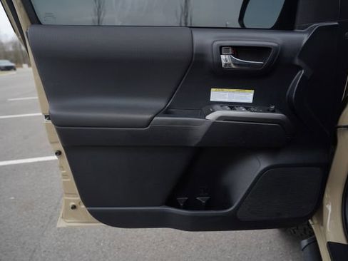 Used 2019 Toyota Tacoma TRD Off-Road image 13