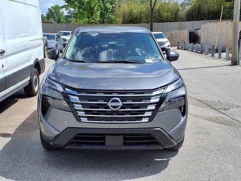 Used 2024 Nissan Rogue S image 2