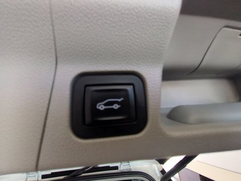 Used 2019 GMC Acadia SLT FWD image 32