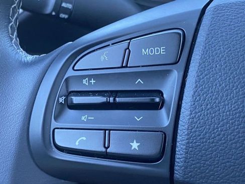 Used 2024 Hyundai Venue SEL image 21