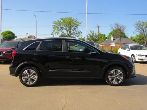 Used 2022 Kia Niro EX image 5