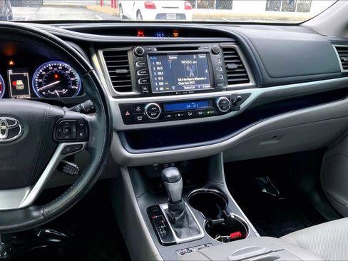 Used 2017 Toyota Highlander Limited Platinum image 6