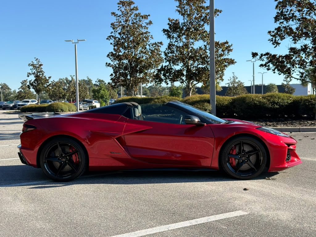 Used 2025 Chevrolet Corvette E-Ray w/ Stealth Interior Trim Package AWD/4WD image 6