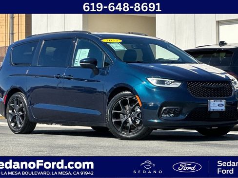 Used 2022 Chrysler Pacifica Touring-L w/ S Appearance Package image 1