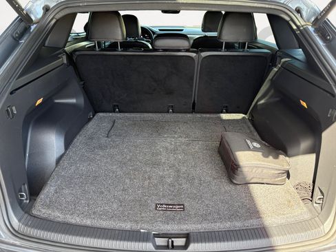 Certified 2023 Volkswagen Atlas Cross Sport SE w/ Panoramic Sunroof Package FWD image 12