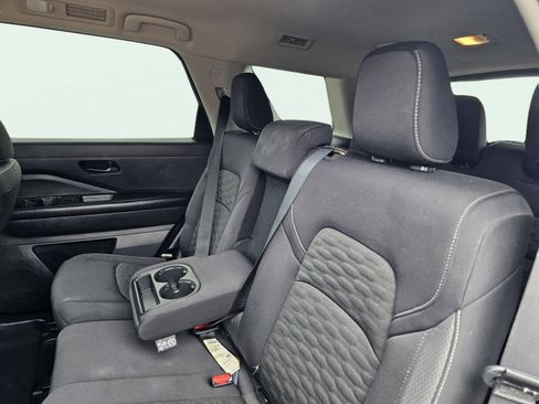 Used 2024 Nissan Pathfinder SV FWD image 30