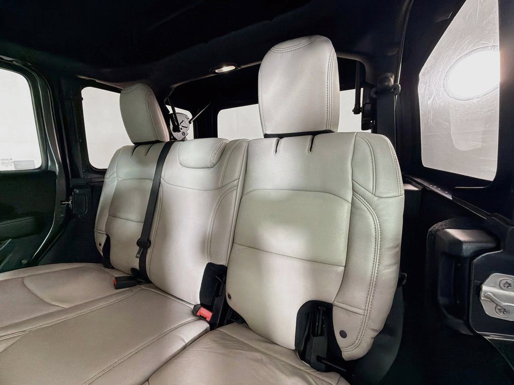 Used 2019 Jeep Wrangler Unlimited Sahara AWD/4WD image 18