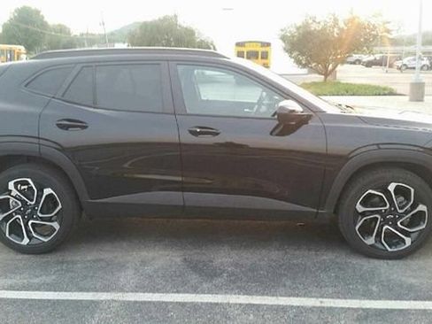 Used 2026 Chevrolet Trax RS w/ Sunroof Package FWD image 9