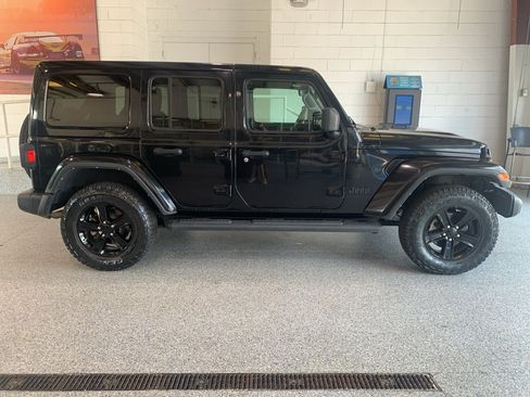 Used 2023 Jeep Wrangler Unlimited Sahara AWD/4WD image 11