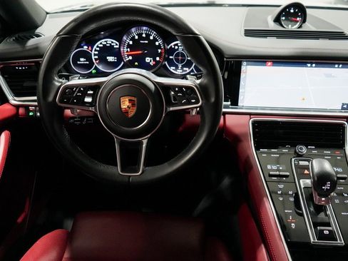 Used 2018 Porsche Panamera 4S image 11