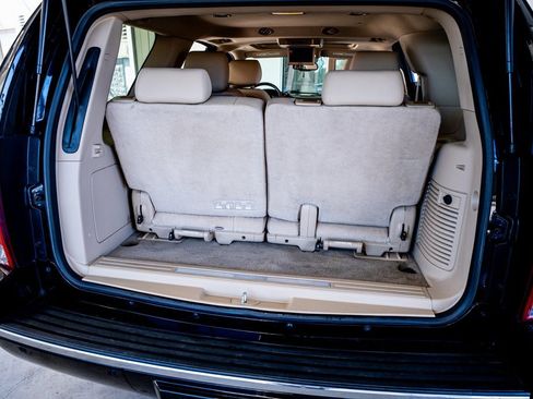 Used 2014 Cadillac Escalade Luxury image 55