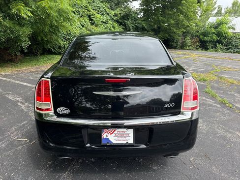 Used 2013 Chrysler 300 RWD image 3