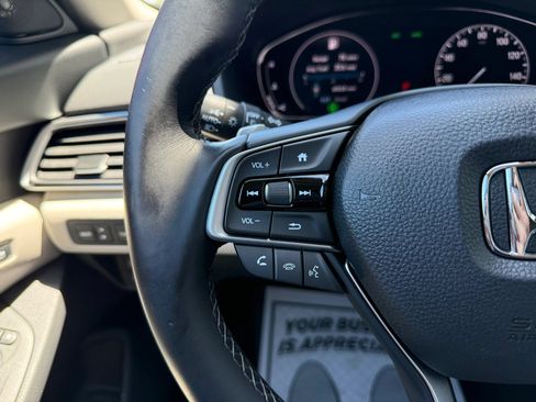 Used 2018 Honda Accord Touring image 19