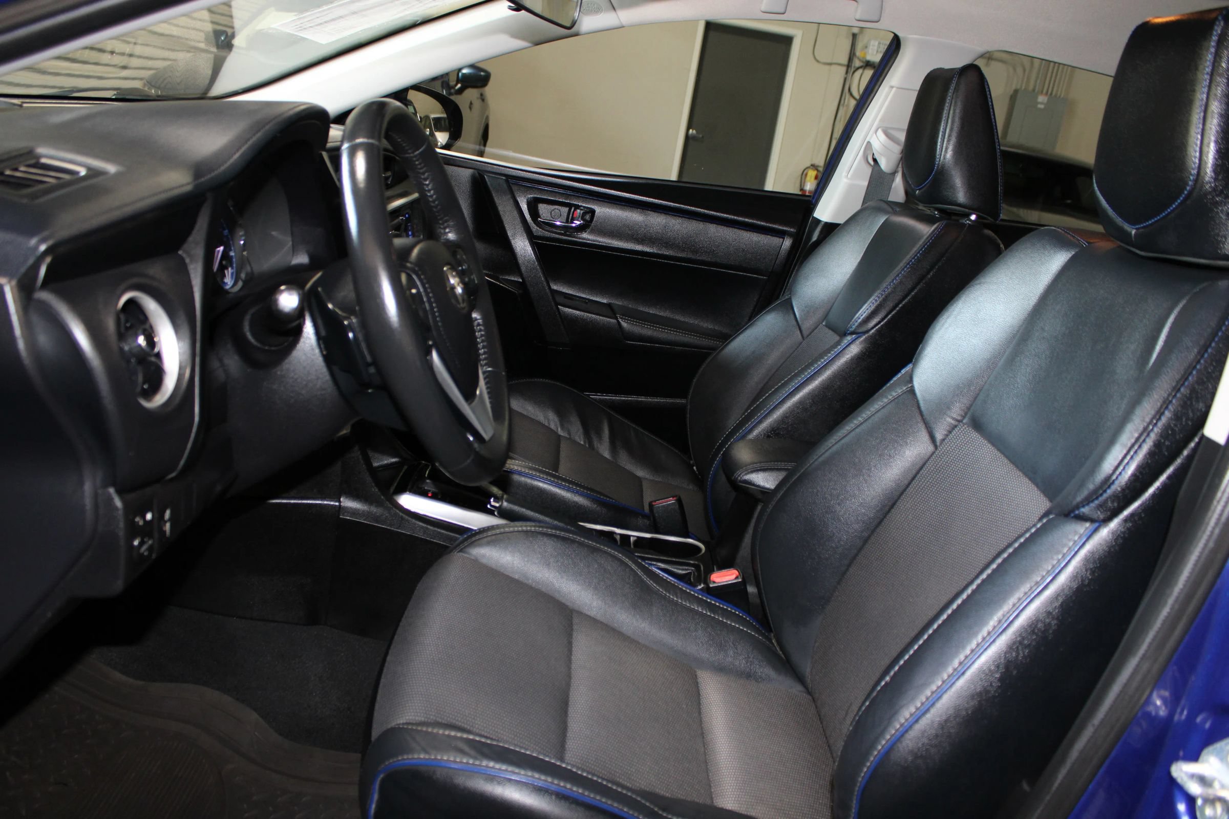 Used 2018 Toyota Corolla SE FWD image 24