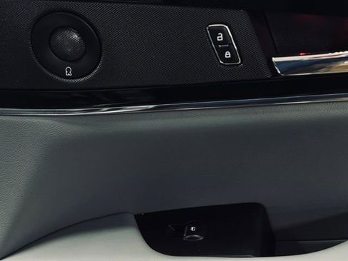 Used 2023 Lincoln Nautilus Reserve w/ Luxury Package image 19