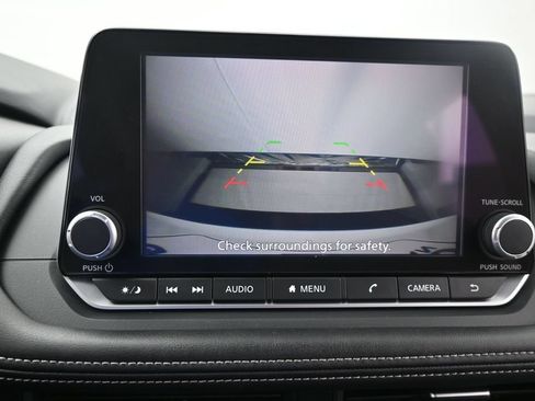 Used 2025 Nissan Rogue SV FWD image 21